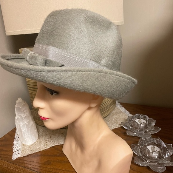 Women's Vintage soft grey wool fall/winter hat. - Picture 2 of 6
